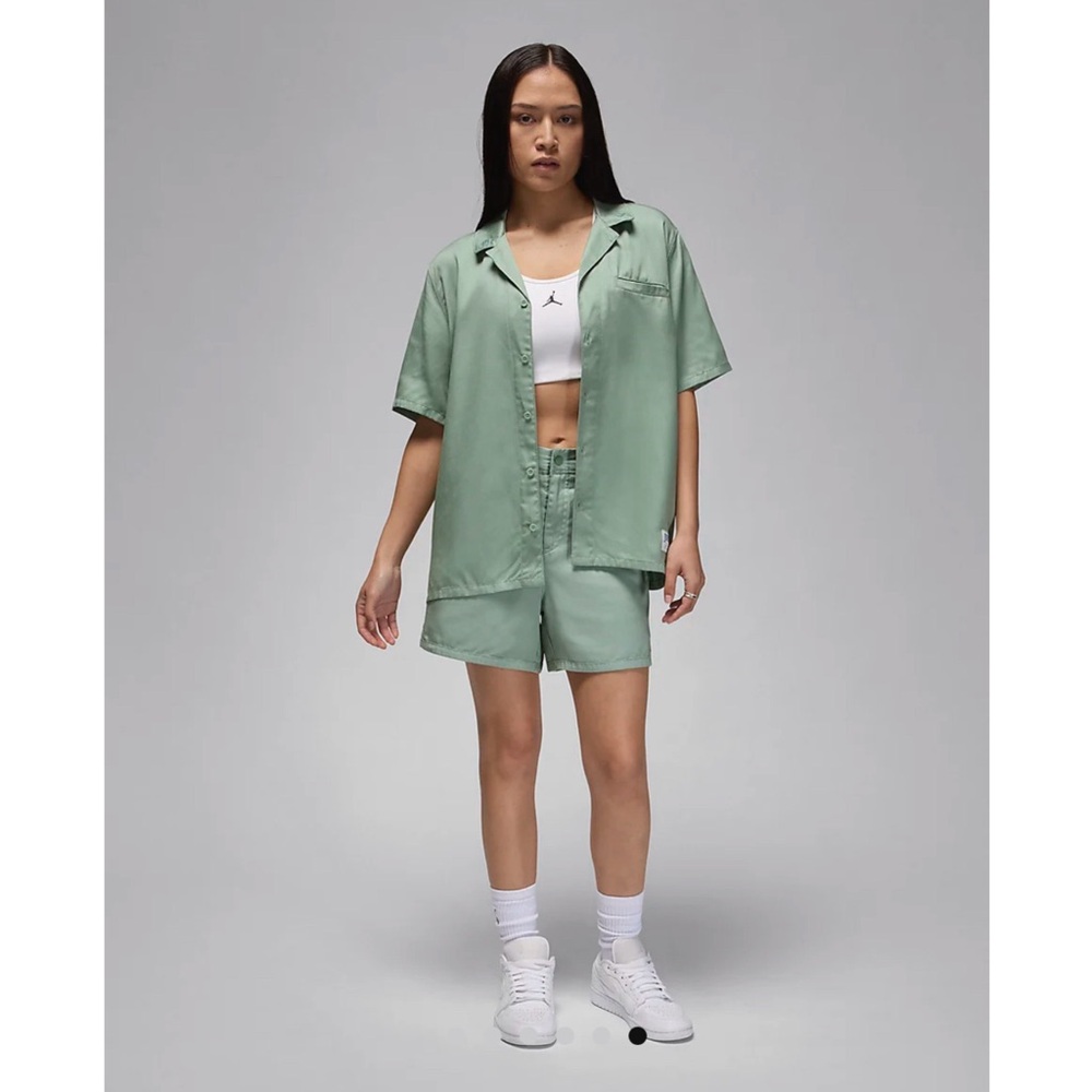 Jordan Women's Woven Solid Top Medium Green Jade Smoke / Industrial Blue
